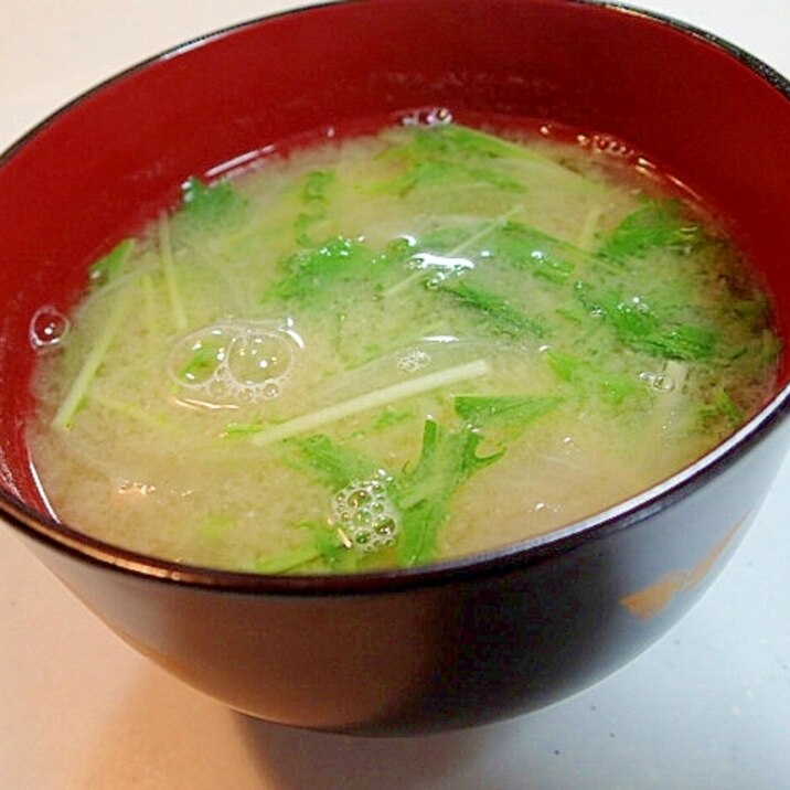 茅乃舎だしで 新玉ねぎと水菜のお味噌汁 レシピ 作り方 By ぷ みぃまま 楽天レシピ 茅乃舎だしで 新玉ねぎと水菜のお味噌汁 レシピ 作り方 By ぷ みぃまま 楽天レシピ
